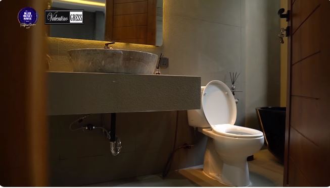 9 Potret kamar Glenca Chysara tanpa walk in closet, tapi teknologi canggih buka pintu fingerprint