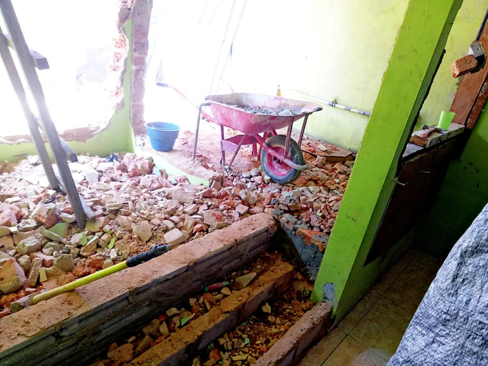 Dapur kecil sempit ini dimakeover jadi semi tingkat estetik, 8 potretnya terasa lebih lapang