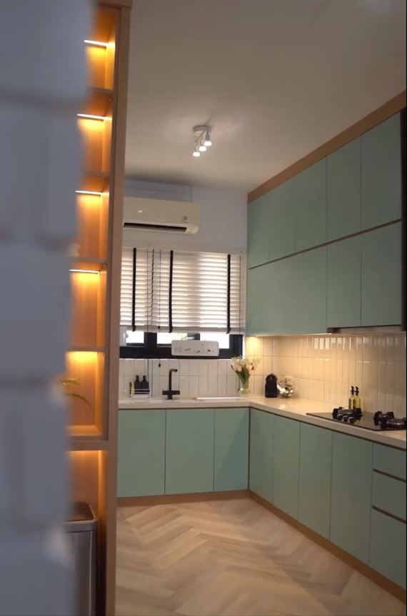 Dulu ada rayap kini mewah dengan kran khusus air minum, 9 potret dapur Marcel Siahaan usai dimakeover