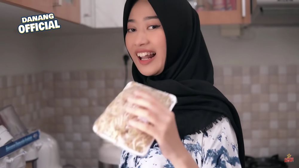 Dulu dinding dapurnya cuma dari gedek, ini 7 potret dapur baru Danang DA yang lebih estetik