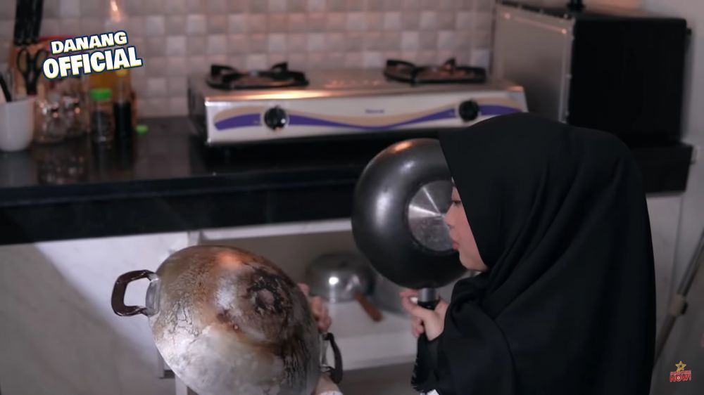 Dulu dinding dapurnya cuma dari gedek, ini 7 potret dapur baru Danang DA yang lebih estetik