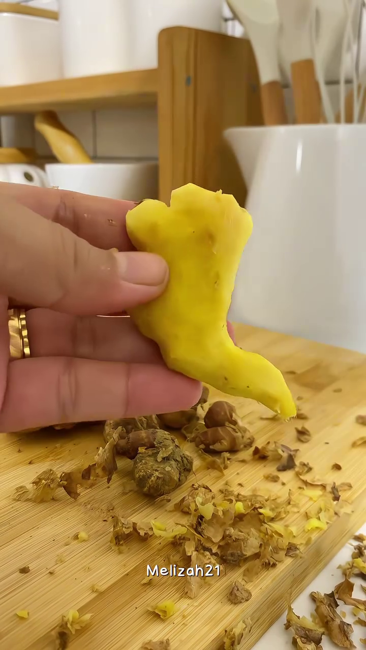 Hemat tanpa bikin dagingnya terbuang, ini cara kupas jahe hingga bersih tuntas dengan 1 alat dapur