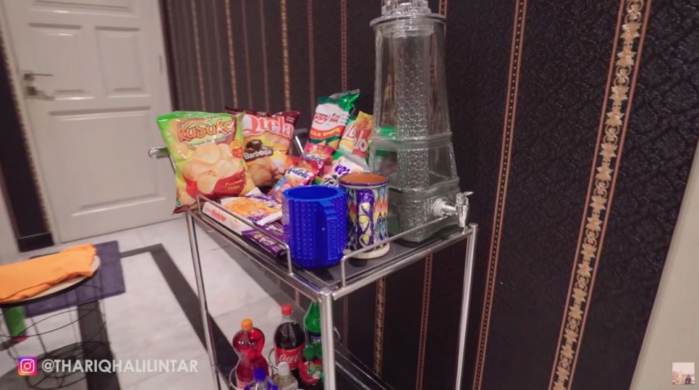 Kamar bujang Thariq Halilintar luasnya bak hunian tipe 36, 9 potret interiornya serasa di hotel