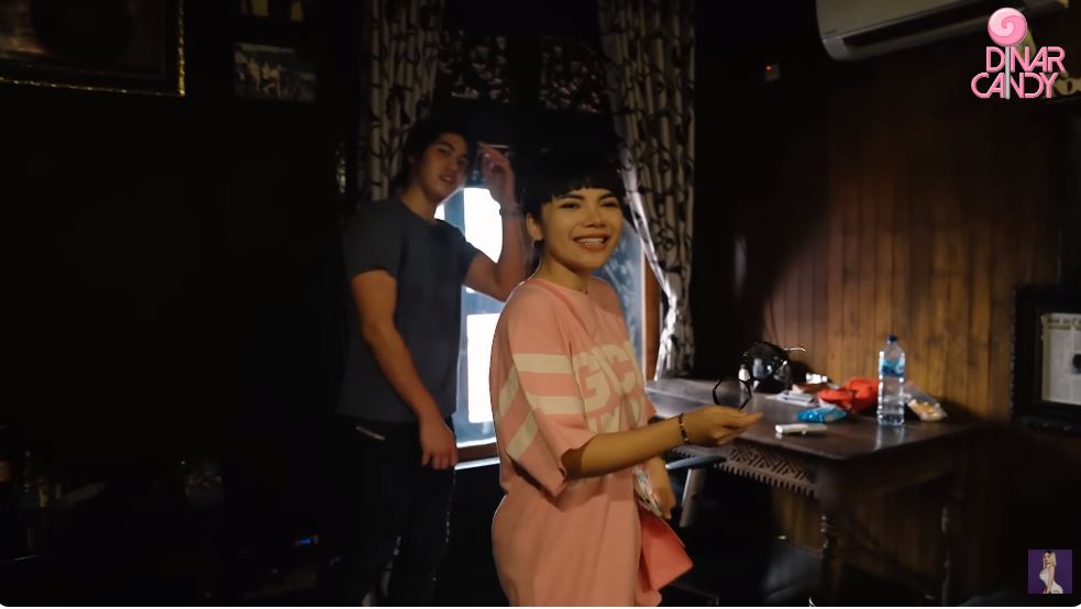 Style klasik view perpustakaan, intip 11 penampakan kamar pribadi El Rumi di rumah bak museum