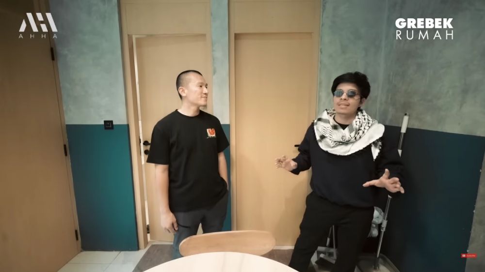 Desainnya industrial ada taman tanaman herbal, intip 9 potret dapur minimalis Ustaz Felix Siauw