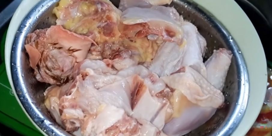 Trik merebus ayam kampung agar gurih dan empuk tanpa daun nangka atau pepaya muda