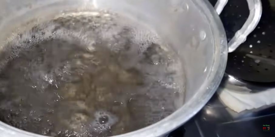 Trik merebus ayam kampung agar gurih dan empuk tanpa daun nangka atau pepaya muda