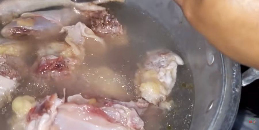 Trik merebus ayam kampung agar gurih dan empuk tanpa daun nangka atau pepaya muda