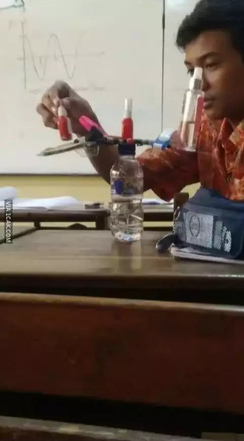 11 Tingkah lucu murid kalau lagi gabut di kelas, kreatif campur absurdnya di luar nalar