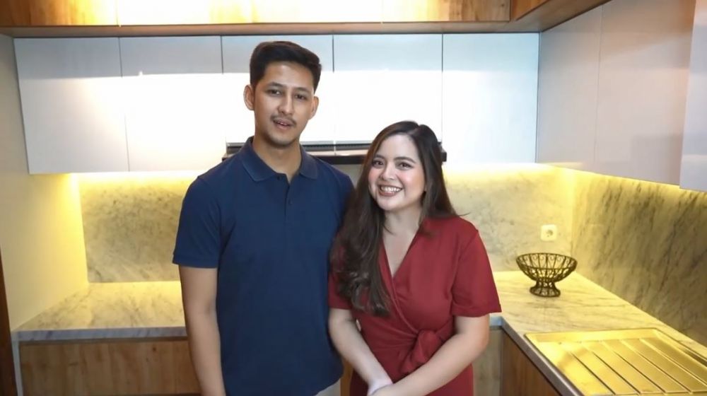Desainnya estetik bak 3D, intip 9 potret dapur minimalis Tasya Kamila