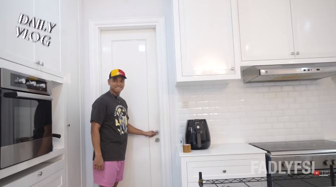Sukses berkarier kini punya rumah megah, 11 potret dapur mewah Fadly Faisal ini jarang dipakai