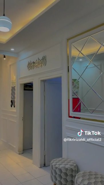 Punya rumah subsidi mungil tipe 36 disulap mewah, 11 potret makeover hunian ini jadi putih dan emas