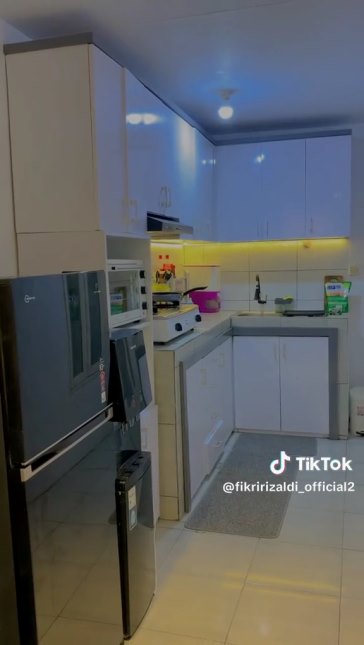 Punya rumah subsidi mungil tipe 36 disulap mewah, 11 potret makeover hunian ini jadi putih dan emas