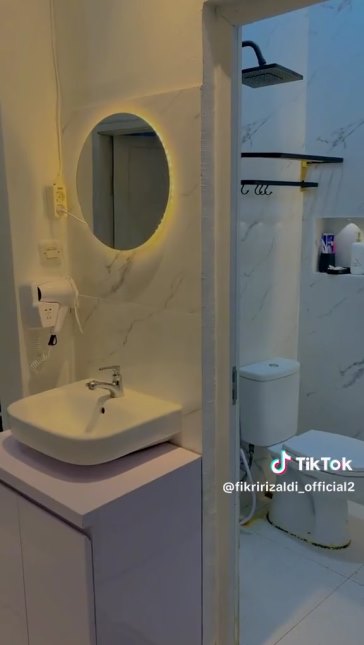 Punya rumah subsidi mungil tipe 36 disulap mewah, 11 potret makeover hunian ini jadi putih dan emas