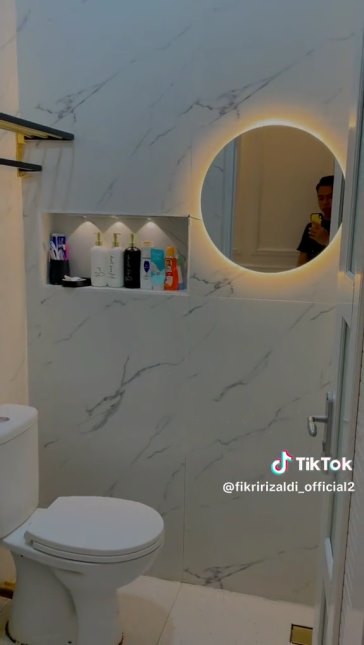 Punya rumah subsidi mungil tipe 36 disulap mewah, 11 potret makeover hunian ini jadi putih dan emas