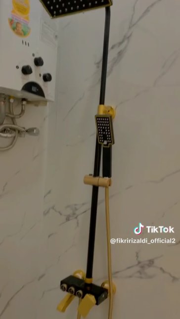 Punya rumah subsidi mungil tipe 36 disulap mewah, 11 potret makeover hunian ini jadi putih dan emas