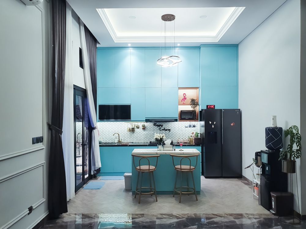 Dapur sempit dimakeover jadi mewah estetik berhadapan langsung kolam renang, ini 7 potretnya
