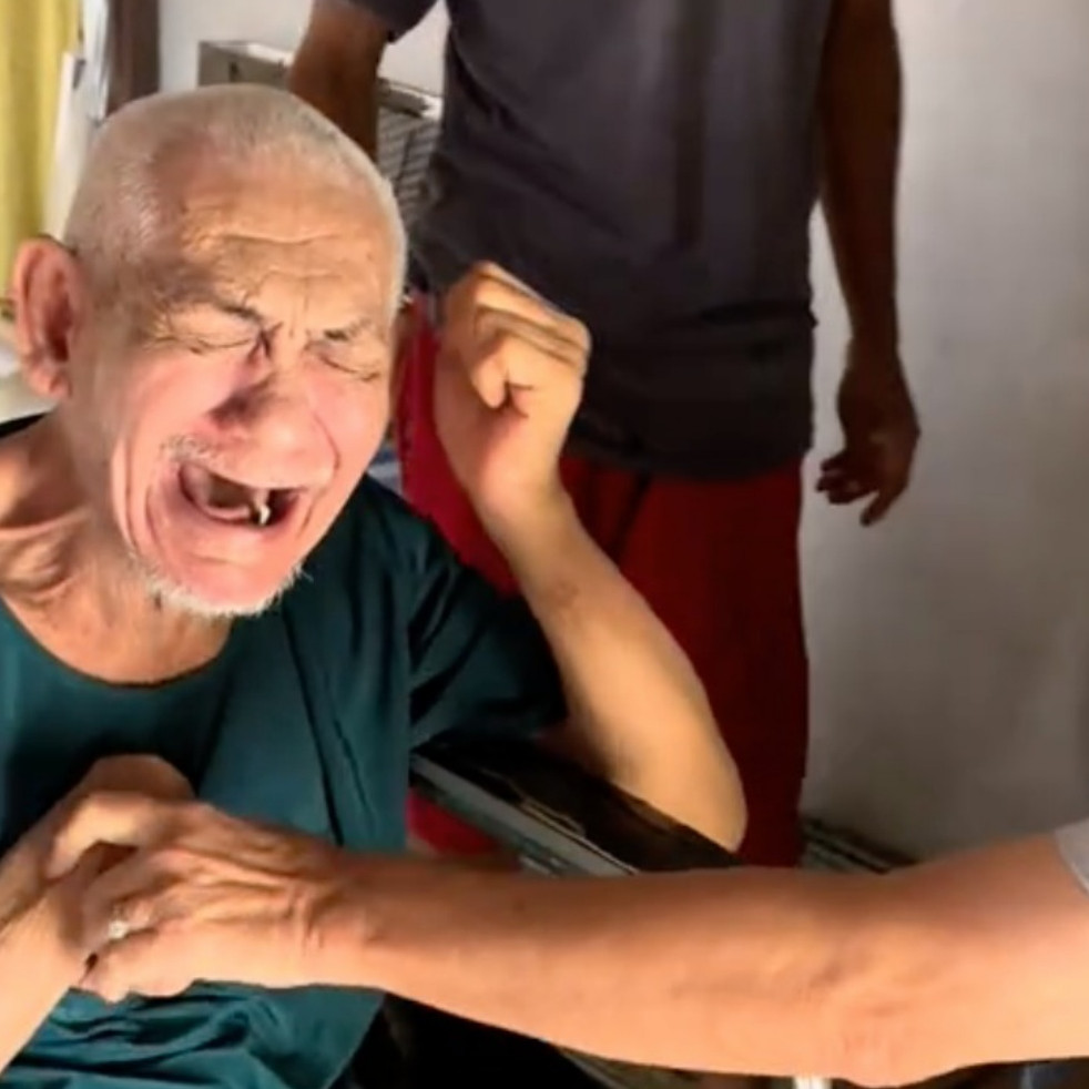 Tinggal di negara berbeda, kisah pertemuan kakak adik yang sama-sama idap stroke ini penuh haru