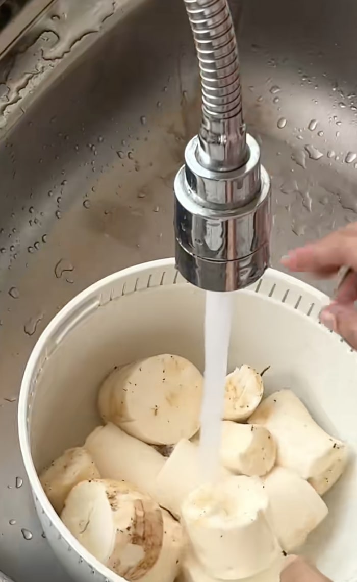 Tak cuma pakai garam, cara bikin singkong goreng renyah, mekar, dan creamy saat disantap