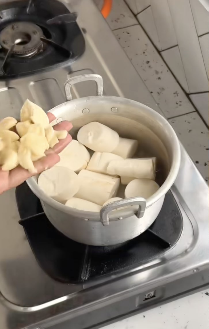 Tak cuma pakai garam, cara bikin singkong goreng renyah, mekar, dan creamy saat disantap