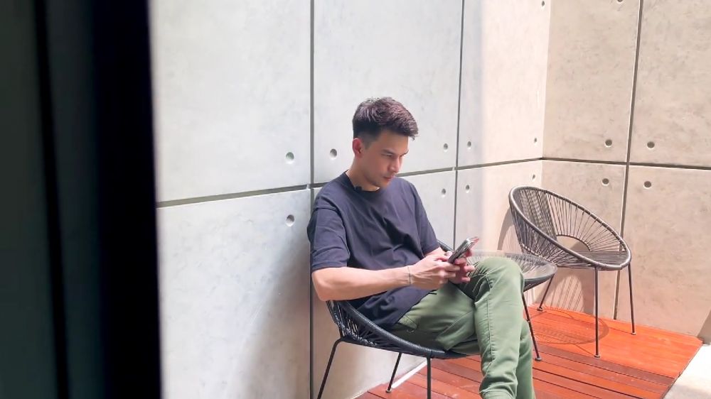 9 Potret dapur Jonathan Frizzy interiornya minimalis pol, manfaatkan kitchen island jadi meja kompor