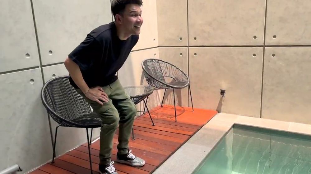 9 Potret dapur Jonathan Frizzy interiornya minimalis pol, manfaatkan kitchen island jadi meja kompor