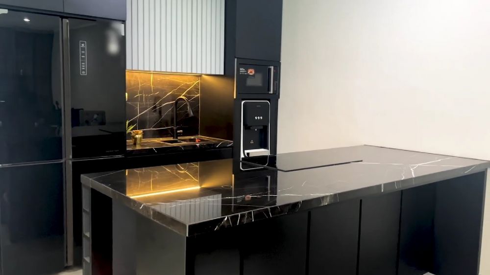 9 Potret dapur Jonathan Frizzy interiornya minimalis pol, manfaatkan kitchen island jadi meja kompor