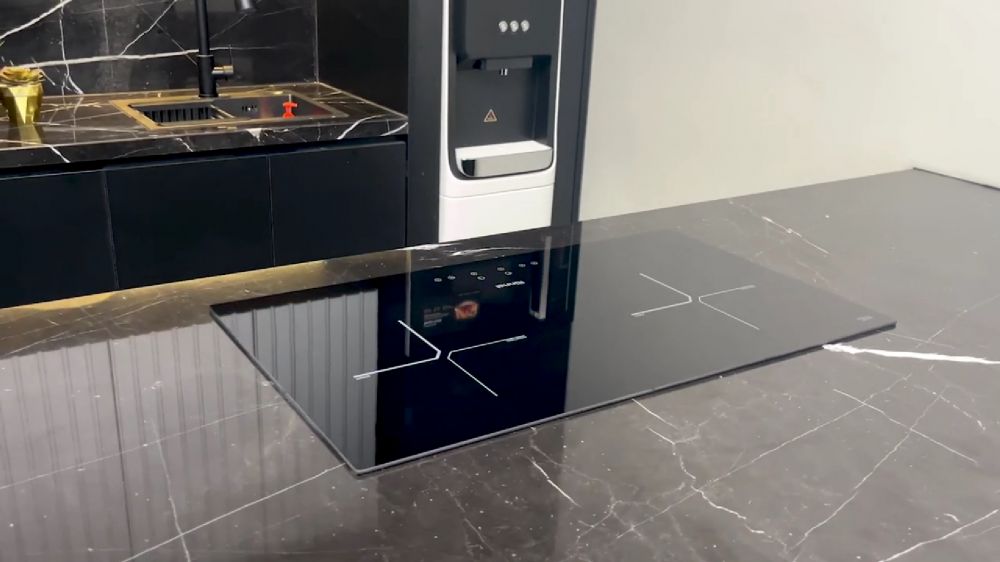 9 Potret dapur Jonathan Frizzy interiornya minimalis pol, manfaatkan kitchen island jadi meja kompor