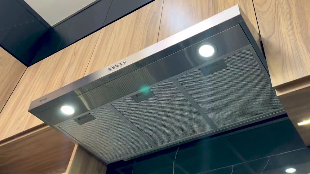 9 Potret dapur Jonathan Frizzy interiornya minimalis pol, manfaatkan kitchen island jadi meja kompor