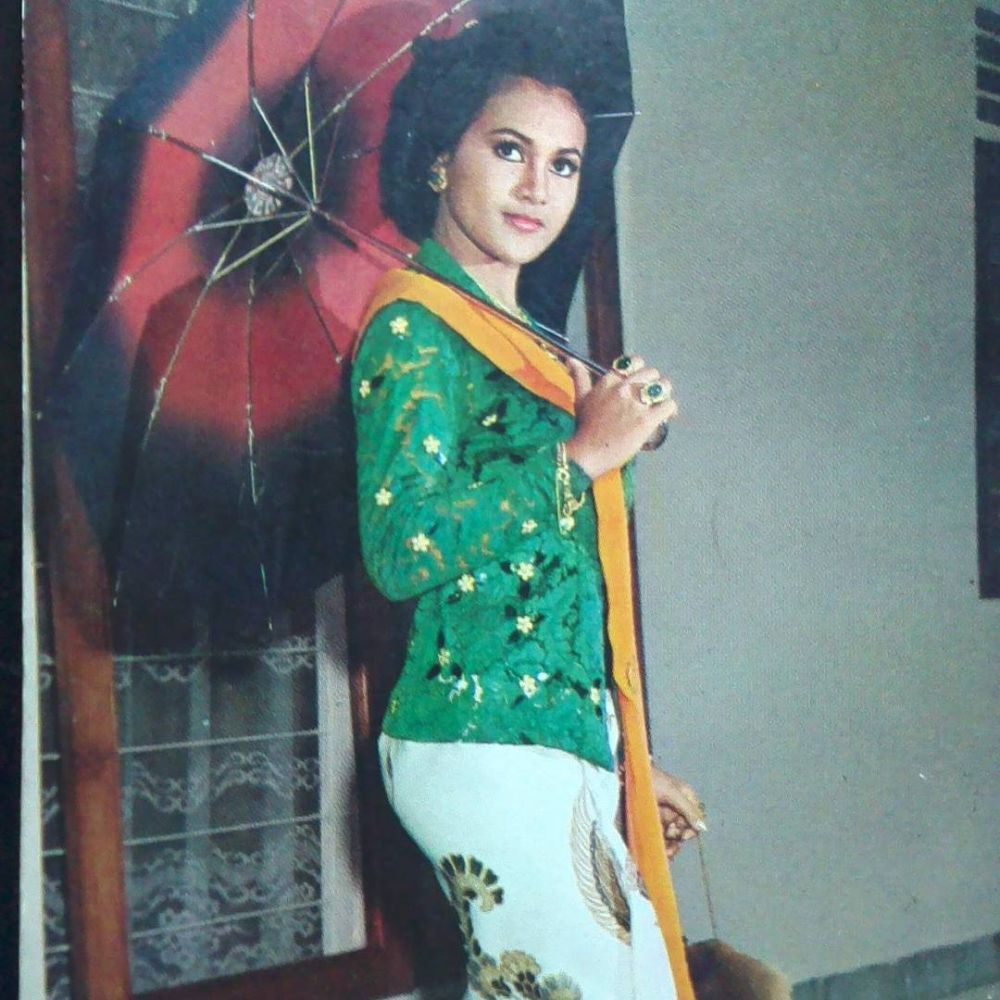 9 Potret nostalgia masa muda Emilia Contessa, dulu dijuluki Singa Panggung Asia