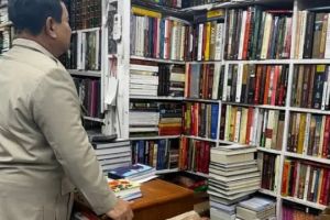 Prabowo Subianto mampir toko buku saat melawat ke India, netizen colek Gibran Rakabuming 