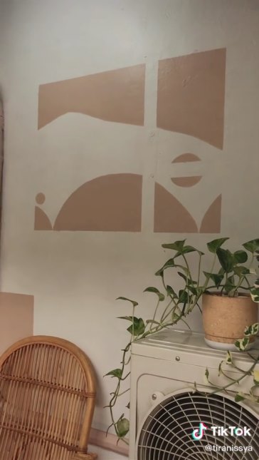 Punya rumah kontrakan dengan teras jadul dimakeover ala bohemian, 9 potretnya bikin betah nongkrong