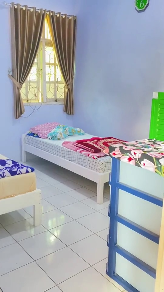Bukti kakak bersikap baik, 11 potret makeover kamar adik dari sederhana jadi gaya rustic ini kece pol