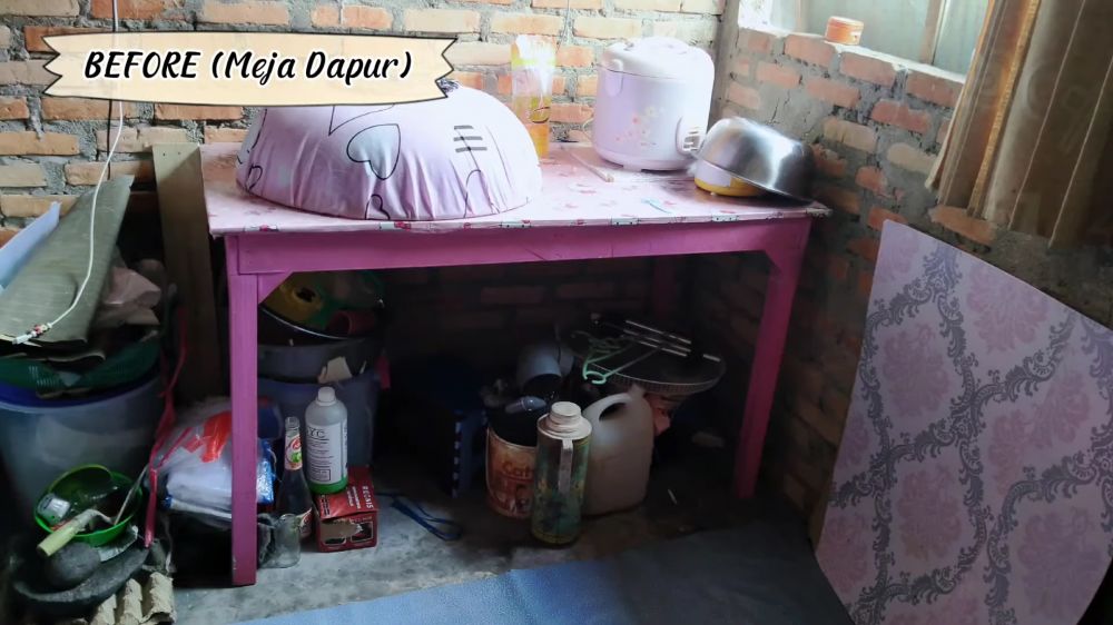 Cuma pakai stiker dapur kayu ini jadi estetik pol, 10 potret makeover-nya beda 180 derajat