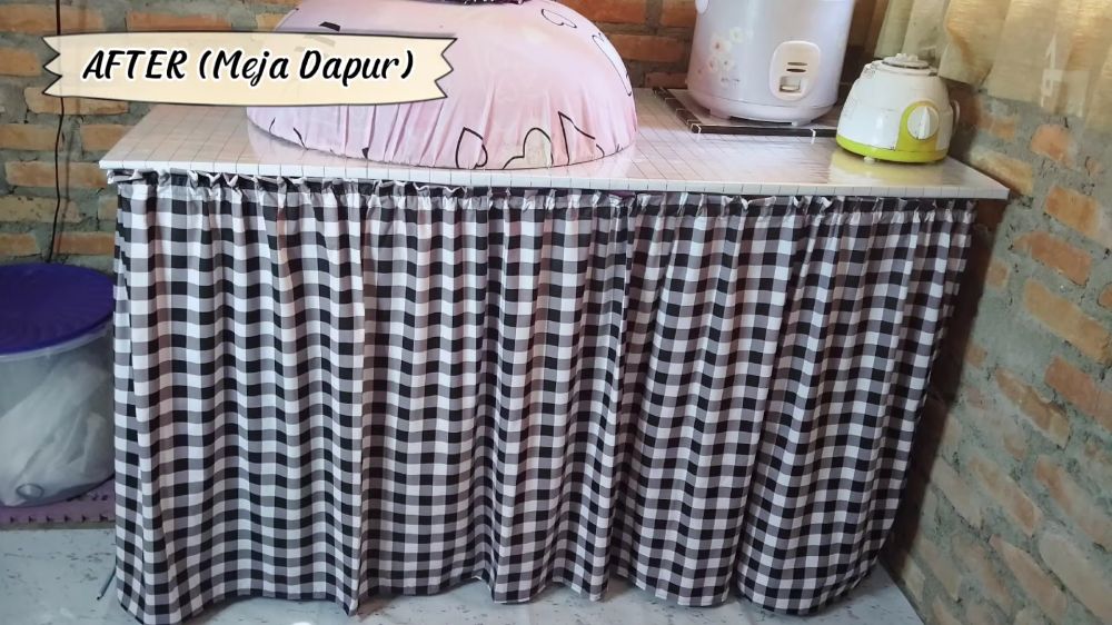 Cuma pakai stiker dapur kayu ini jadi estetik pol, 10 potret makeover-nya beda 180 derajat