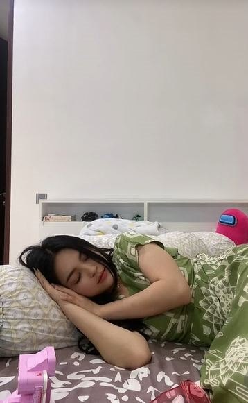 Punya rumah tiga tingkat tapi ngaku bukan anak orang kaya, 9 potret hunian Eca Aura di komplek elit