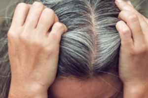 Trik mengatasi rambut beruban dengan 1 jenis buah-buahan, langsung hitam tanpa jintan