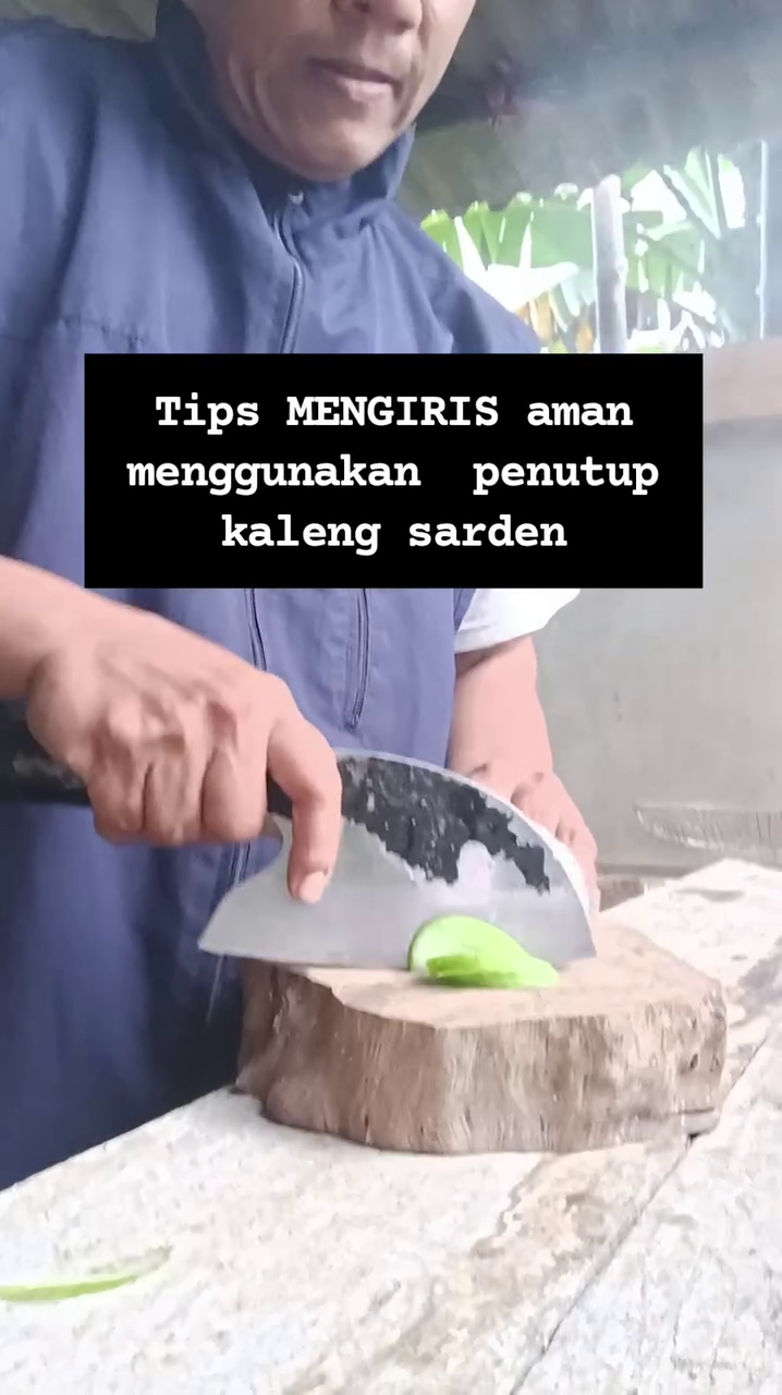 Tak banyak yang tahu, cara mengiris sayur ini aman tanpa bikin jari terluka hanya pakai 1 sampah dapur