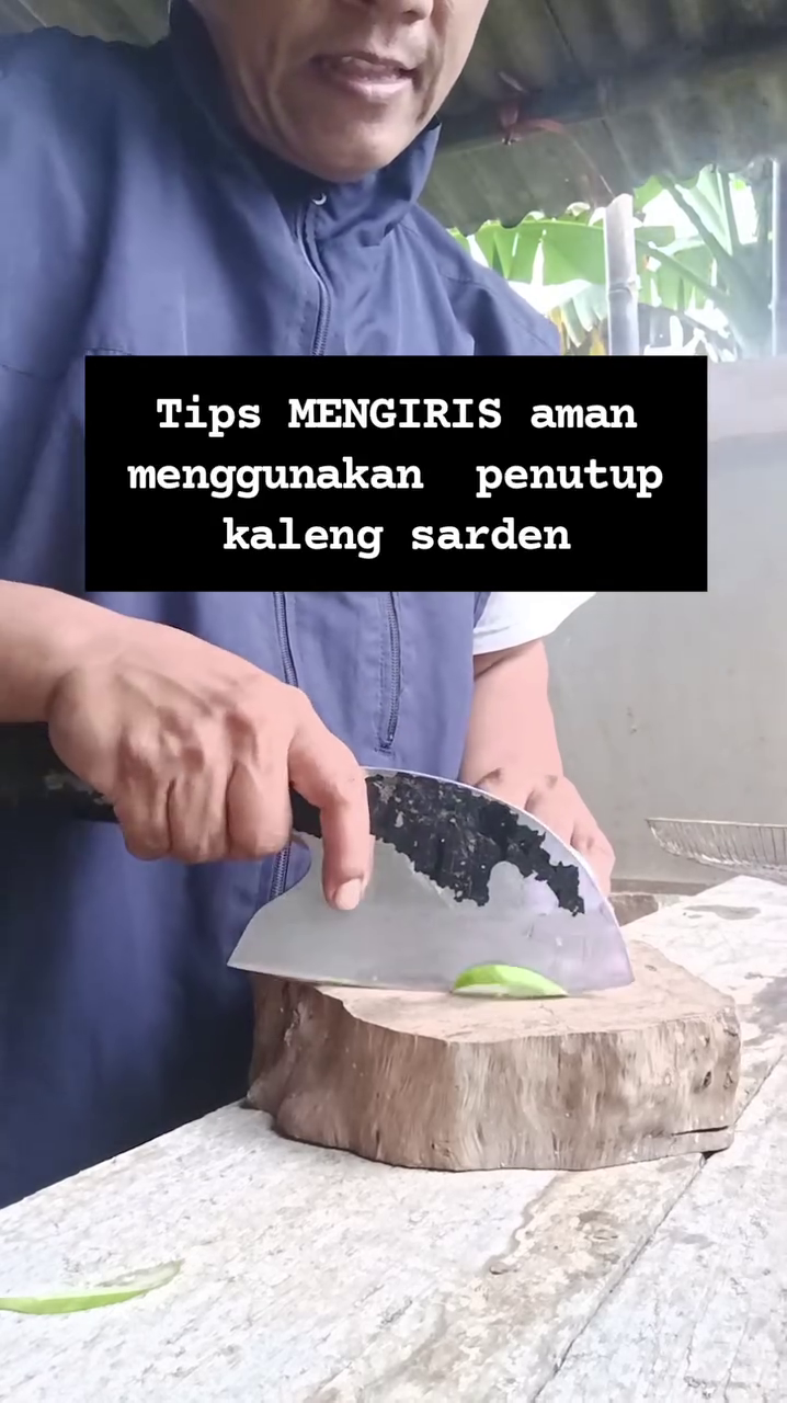 Tak banyak yang tahu, cara mengiris sayur ini aman tanpa bikin jari terluka hanya pakai 1 sampah dapur