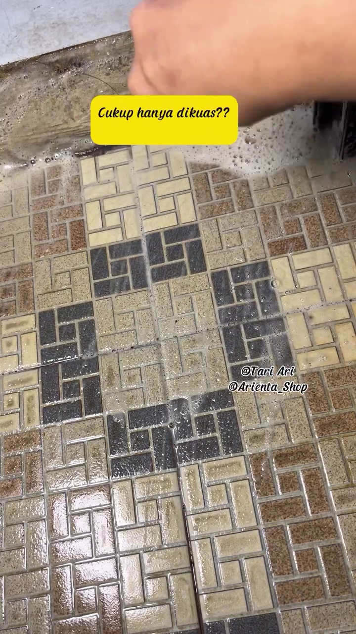 Lantai kamar mandi licin dan dekil? Ini trik agar jadi bersih kesat lagi dengan 2 bahan dapur