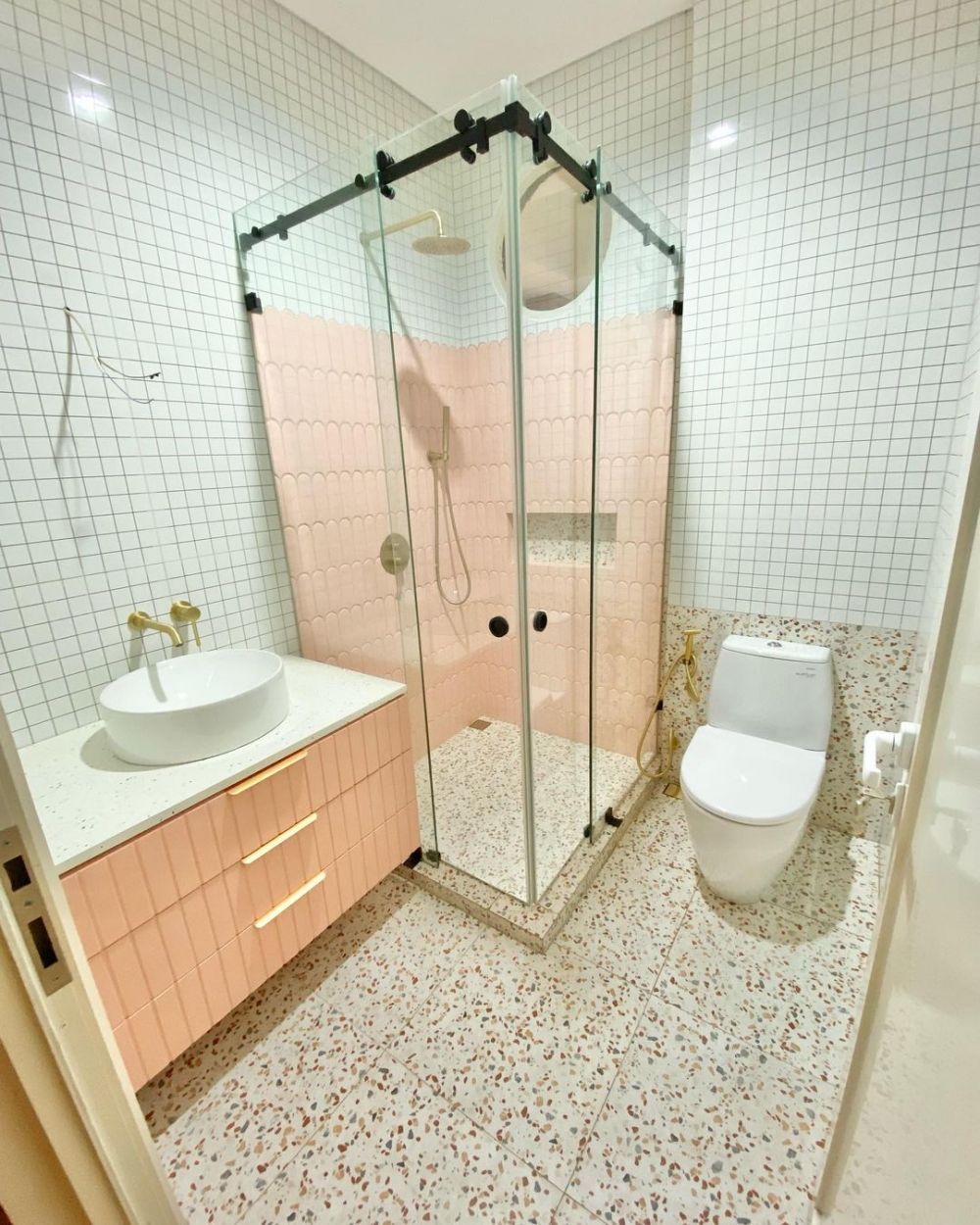 Rumah tak terawat dimakeover jadi American Classic ini punya musala indah, begini 11 potretnya