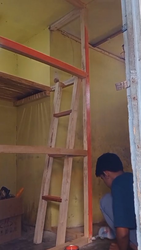 Pria ini makeover ruang sisa di rumah jadi kamar seluas gang sempit, 10 potret hasilnya estetik pol