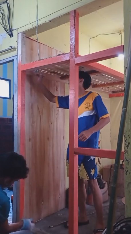 Pria ini makeover ruang sisa di rumah jadi kamar seluas gang sempit, 10 potret hasilnya estetik pol