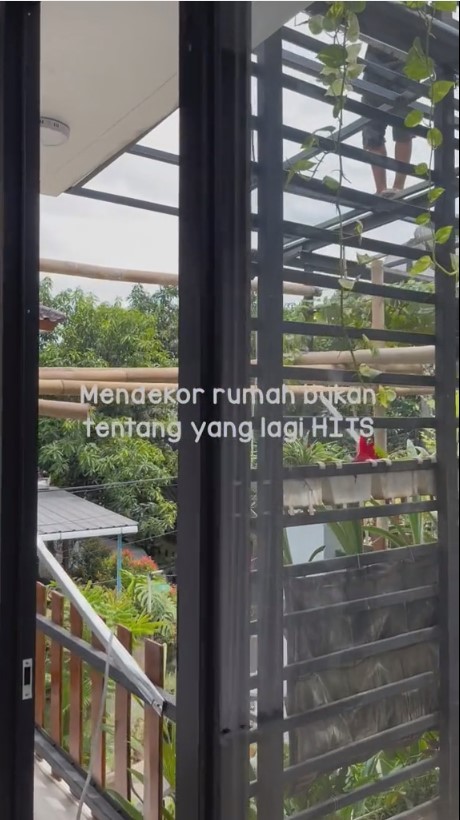 Balkon nganggur ini nekat dimakeover tanpa arsitek jadi kamar kece estetik, intip 8 potretnya