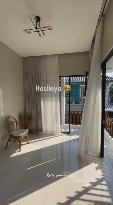 Balkon nganggur ini nekat dimakeover tanpa arsitek jadi kamar kece estetik, intip 8 potretnya