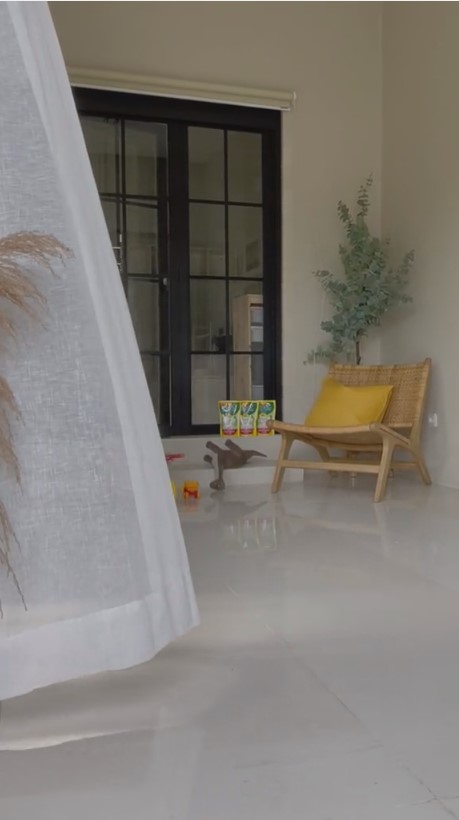 Balkon nganggur ini nekat dimakeover tanpa arsitek jadi kamar kece estetik, intip 8 potretnya