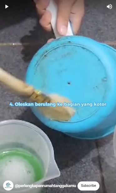 Cara bersihkan gayung berkerak dan berjamur agar kinclong lagi tanpa disikat, tambah 1 bahan dapur