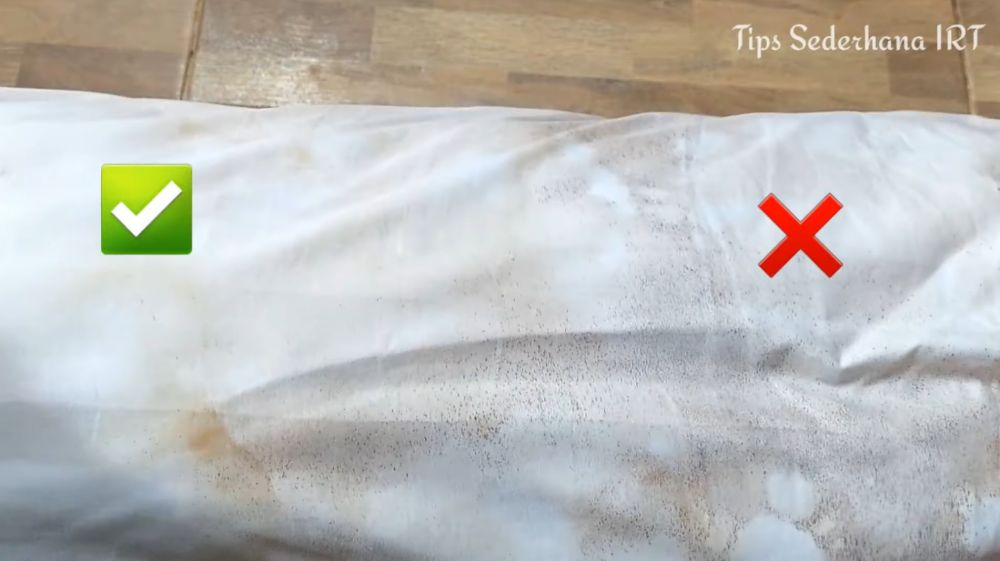 Cara mencuci guling berjamur agar bersih lagi pakai tambahan 1 bahan dapur, tanpa direndam air panas