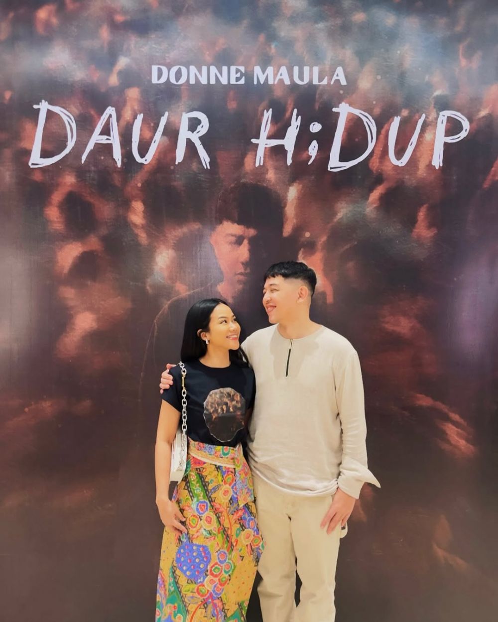 'Ngeluh' suaminya fans fanatik MU, Yura Yunita ungkap ibunya berdoa sampai menangis gegara hal ini