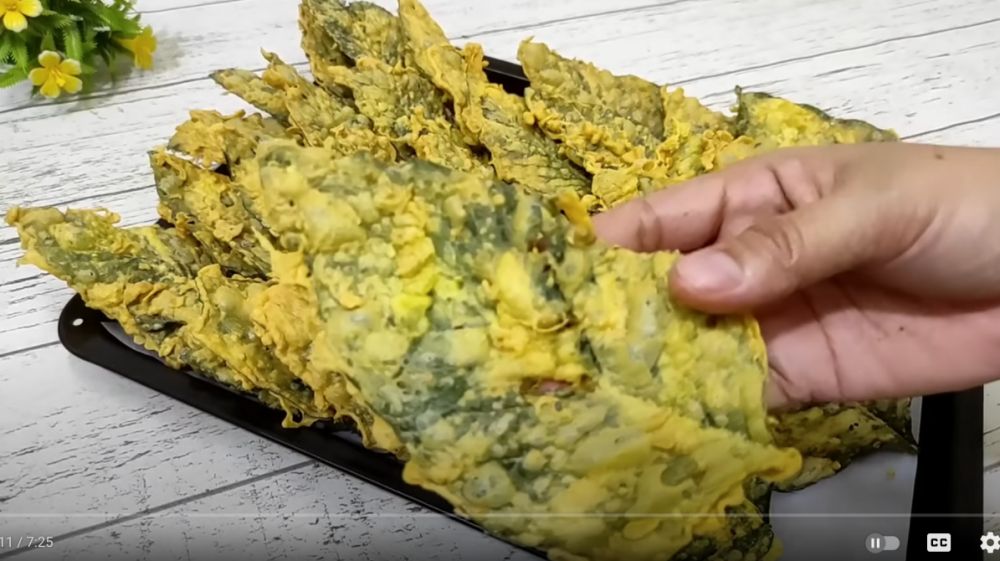 Trik menggoreng daun bayam renyah dan tahan lama tanpa baking soda, cukup tambah 2 bahan dapur ini